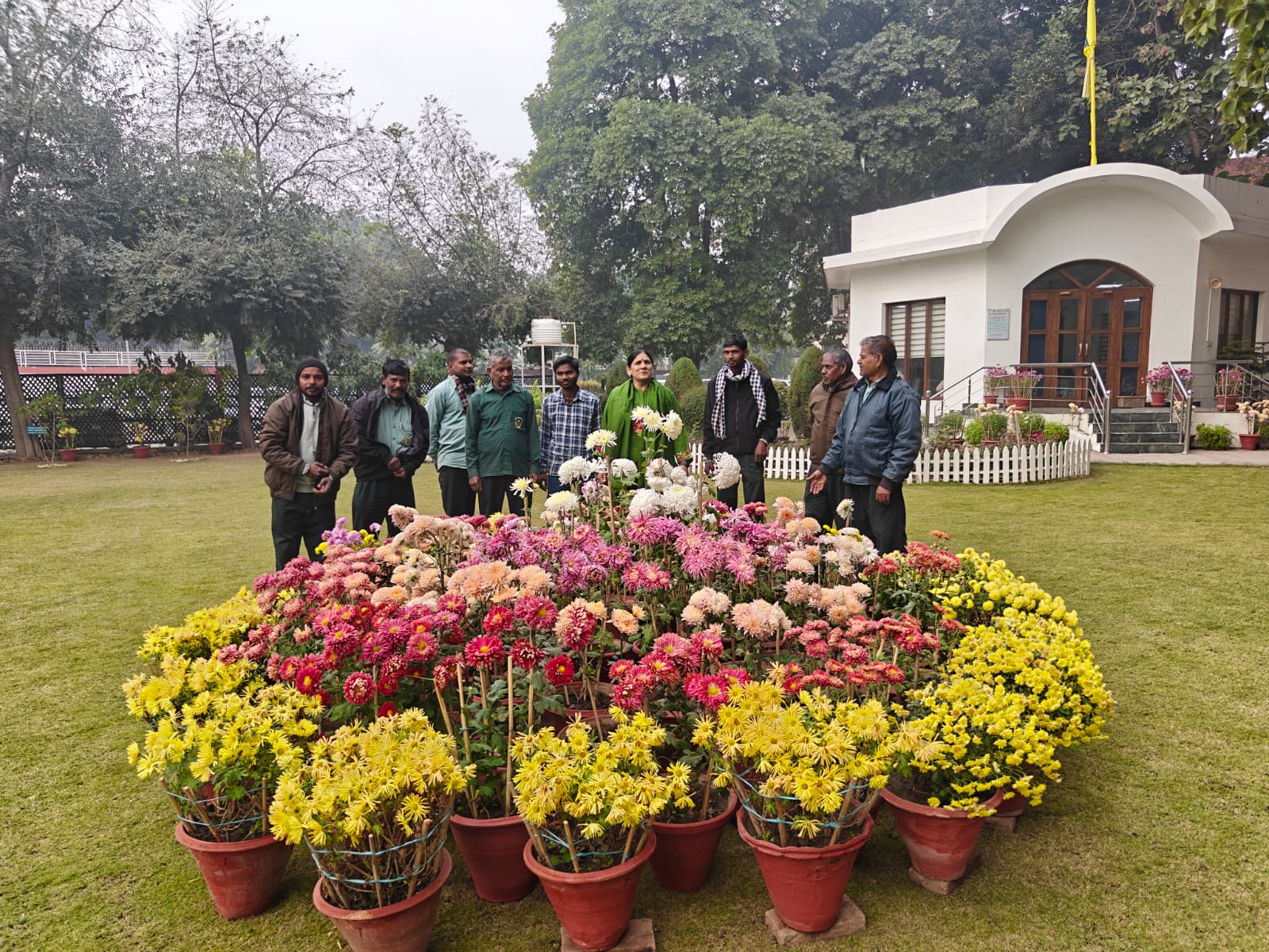 Lecture on Plant Identification — faculty and students during the session.